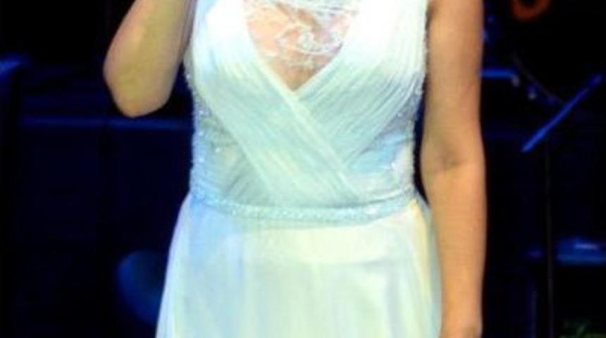 Nil&uuml;fer, 11 Yıl Aradan Sonra Bodrum'da