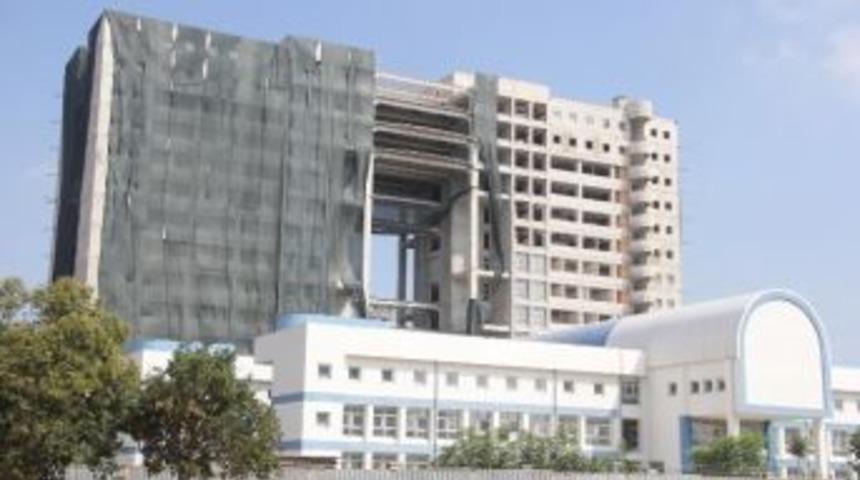 Yeni Emniyet M&uuml;d&uuml;rl&uuml;ğ&uuml; Binasında "ince" Yıkım