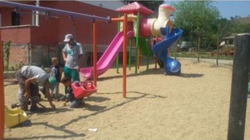 K&ouml;ylerdeki Parklara Belediyeden Bakım