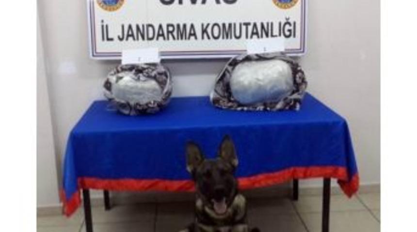 G&uuml;r&uuml;n&rsquo;de 10 Kilo Esrar Yakalandı