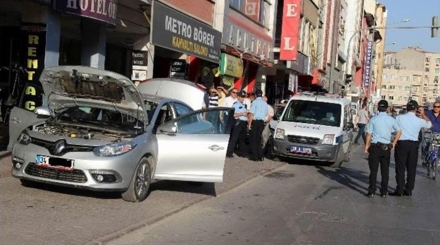 Ş&uuml;pheli Otomobil Polisi Alarma Ge&ccedil;irdi