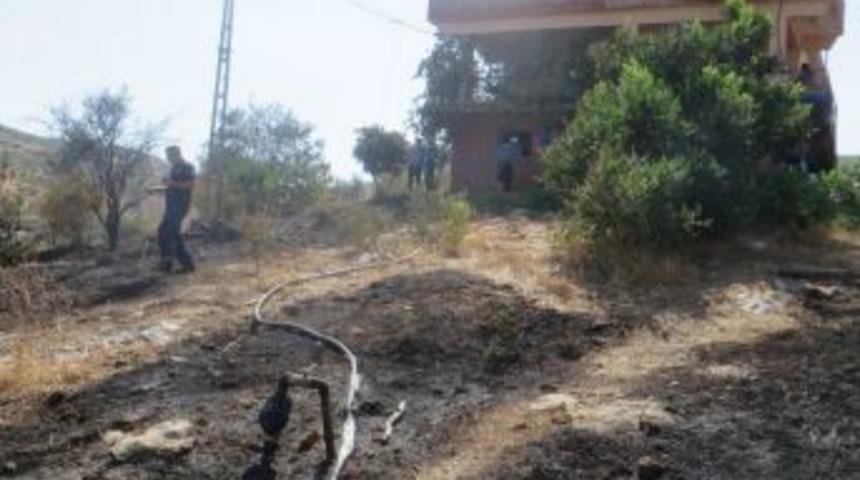 Bah&ccedil;e Yangını Evlere Sı&ccedil;ramadan S&ouml;nd&uuml;r&uuml;ld&uuml;