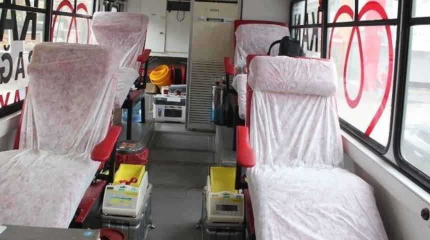 Kan Bağış Merkezinden &Ouml;zel Şirket &Ccedil;alışanlarına Kan Bağış &Ccedil;ağrısı