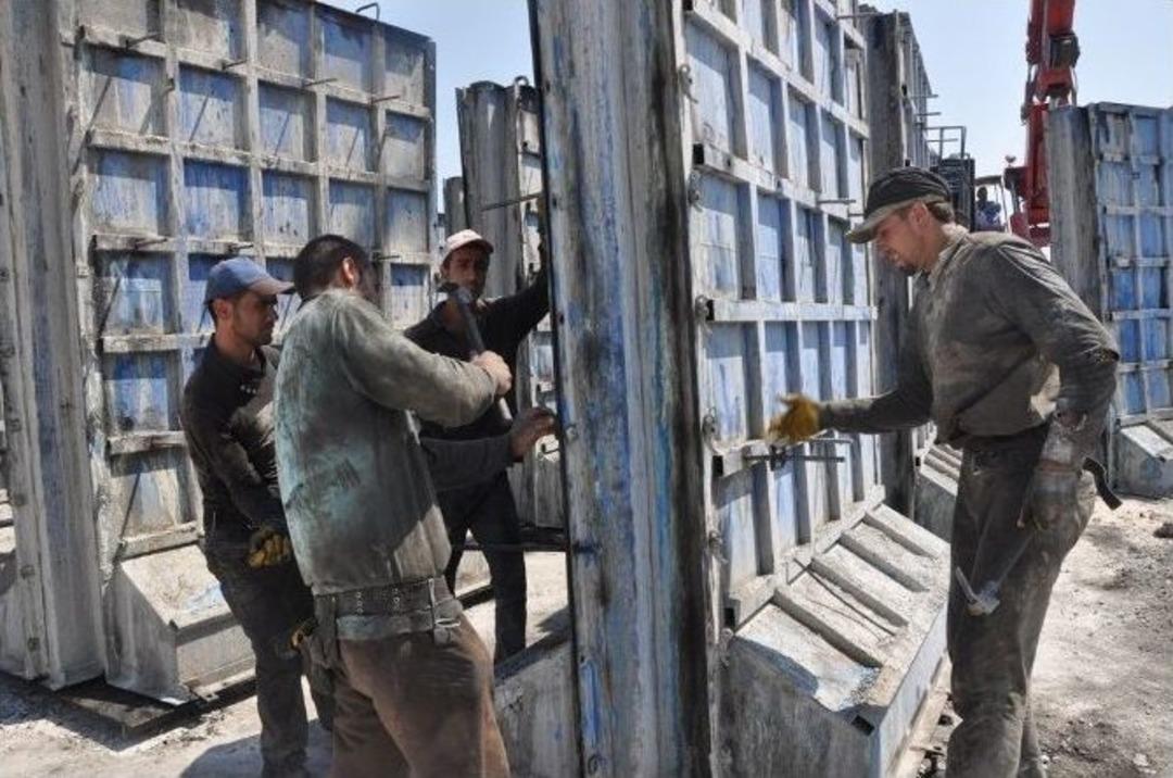 Hatay Sınırına 45 Kilometrelik Duvar &Ouml;r&uuml;l&uuml;yor