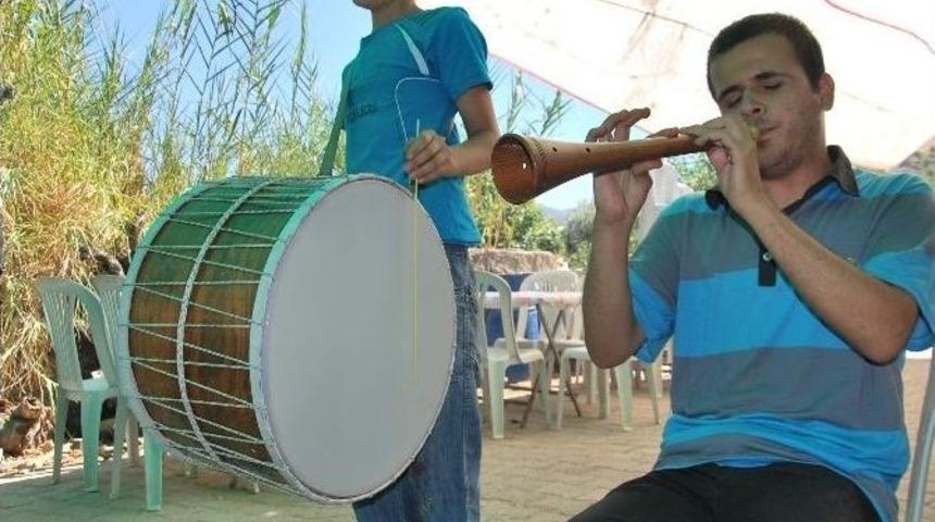 G&uuml;r&uuml;n&rsquo;den Aydınlı Zurnacıları Davet Etti