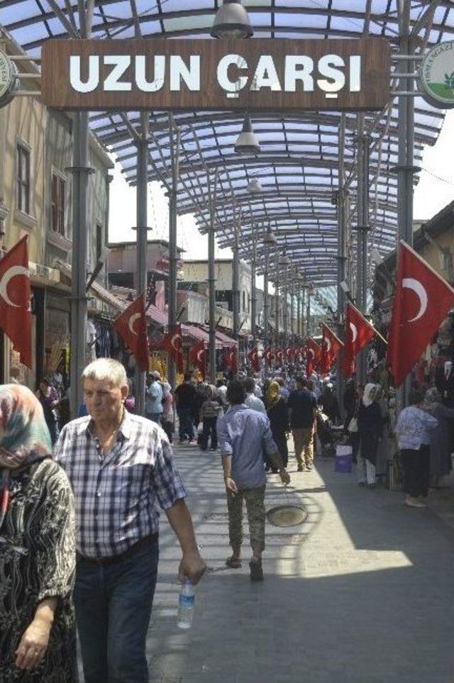 Tarihi Bursa Kapalı&ccedil;arşı T&uuml;rk Bayraklarıyla S&uuml;slendi 2