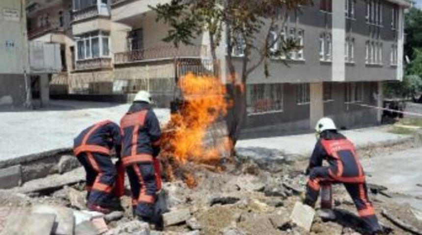 Ankara B&uuml;y&uuml;kşehir İtfaiyesi, Temmuz&rsquo;da Bin 705 Yangına M&uuml;dahale Etti