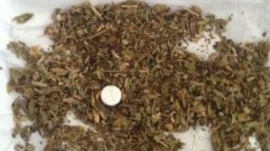 &Uuml;st&uuml;ndeki Uyuşturucularla Polise Yakalandı