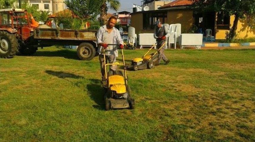 Alaşehir Park Ve Bah&ccedil;eler M&uuml;d&uuml;rl&uuml;ğ&uuml;&rsquo;nden Yoğun Mesai