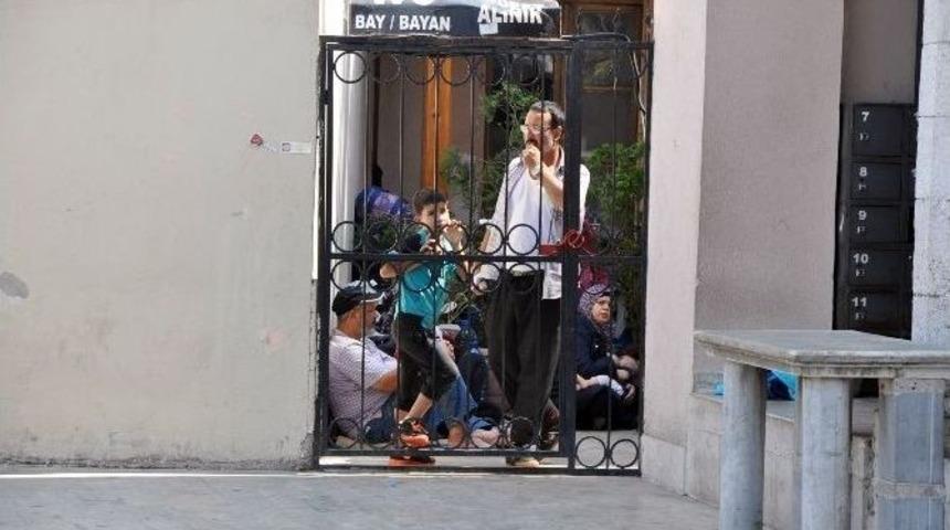 İzmir&rsquo;de Derneklerden &rsquo;m&uuml;lteci&rsquo; A&ccedil;ıklaması