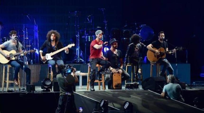 Engique İglessias İstanbullu M&uuml;zikseverlerle Buluştu