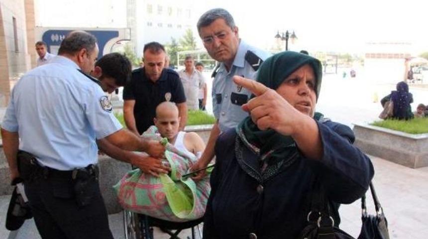 Ambulans Tahsis Edilmeyen Engelli Gencin Annesi Isyan Etti