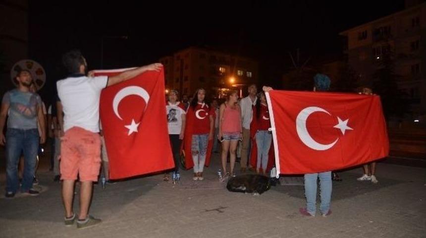 Gece Yarısı Ter&ouml;r&uuml; Kınama Eylemi