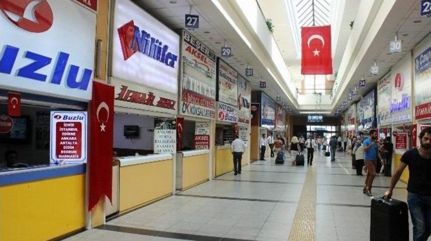 Şehitler İ&ccedil;in Otogar Al Bayraklarla Donatıldı