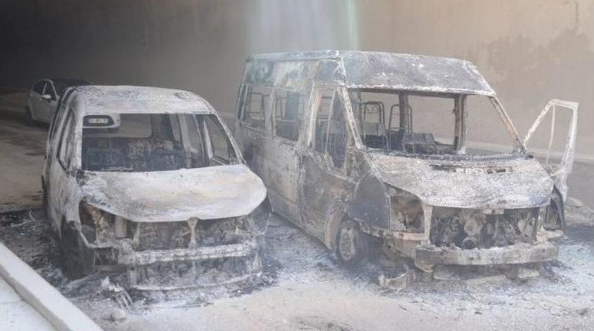 Pkk&rsquo;lılar Şırnak&rsquo;ta 30 İş Makinesini Yaktı