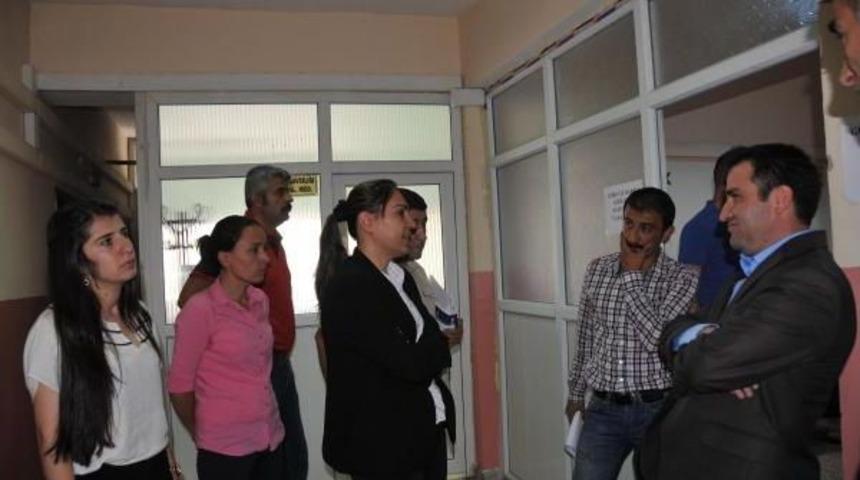 Hakkari Belediye Eş Başkanları'na '&ouml;z Y&ouml;netim' G&ouml;zaltısı