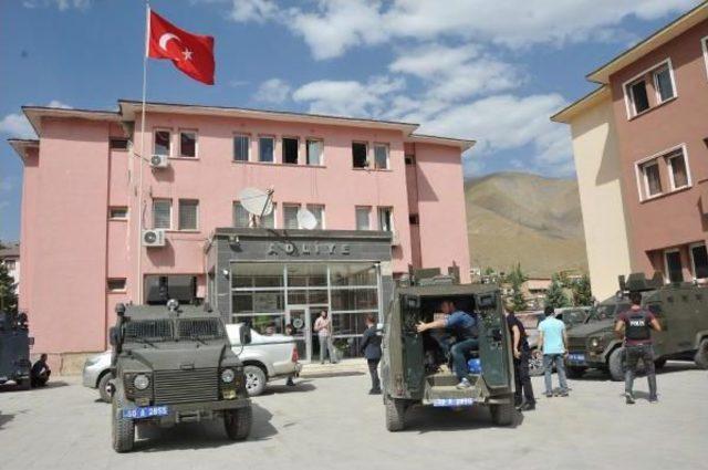 Hakkari Belediye Eş Başkanları'na 'öz Yönetim' Gözaltısı