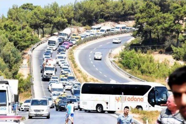 Tır Devrildi, Milas-Bodrum Karayolu 7 Saat Trafiğe Kapalı Kaldı