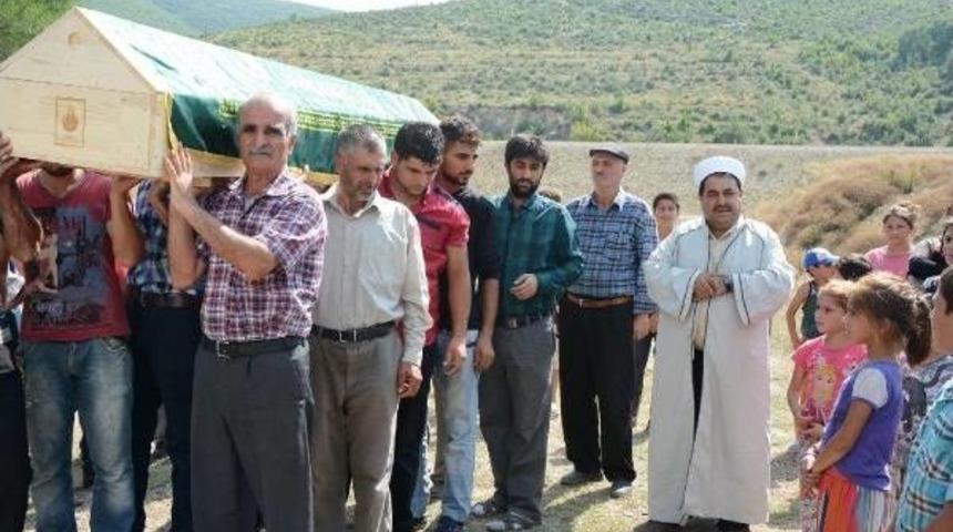 Yıllar Sonra Kimsesizler Mezarlığında Bulduğu Eşinin Cenazesini Memleketine Getirdi