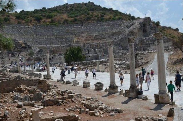 Yabancı &Ouml;ğrenciler Sel&ccedil;uk&rsquo;a Hayran Kaldı 1