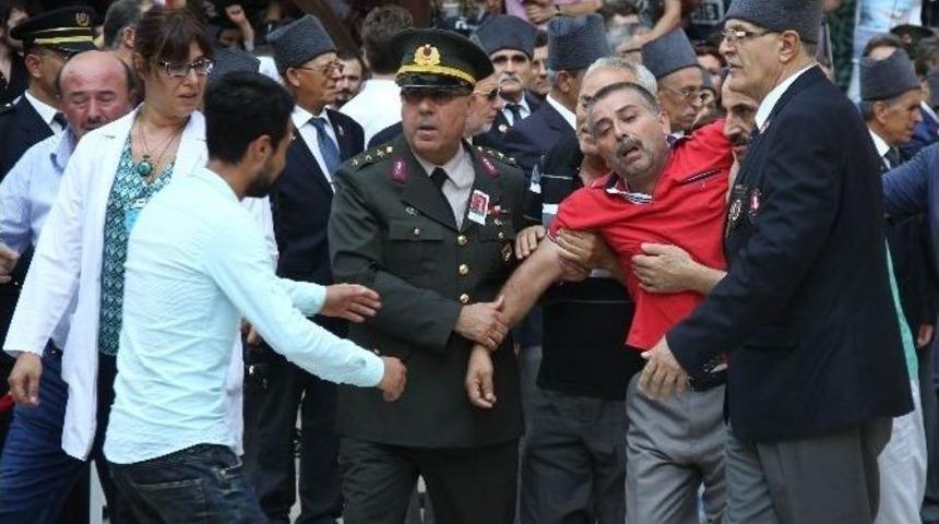 Şehit Babası: "yıkılmadım Ayaktayım, Allah&rsquo;ım O K&ouml;peklere G&uuml;n Y&uuml;z&uuml; G&ouml;sterme"
