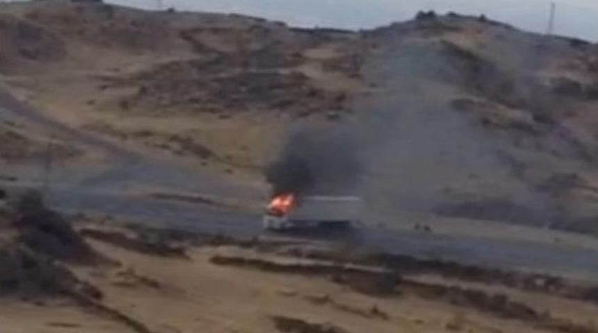 Pkk&rsquo;lılar Doğubayazıt-ığdır Karayolunda Tır Yaktı