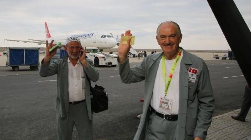 Denizdeki Havaalimanından İlk Uluslararası U&ccedil;uş Yapıldı