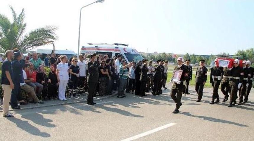 Bursa'da Şehit Cenazesinde Bakan M&uuml;ezzinoğlu'na Protesto