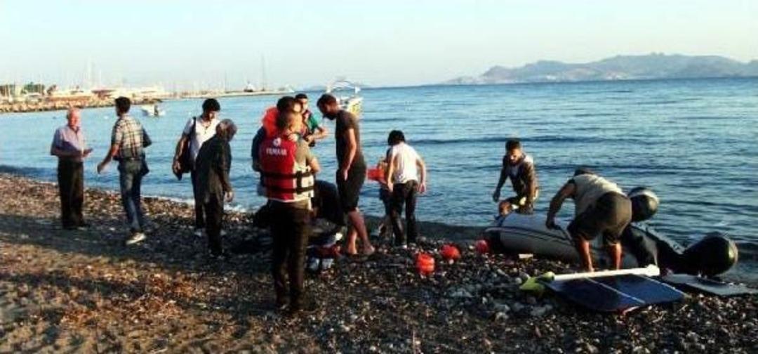 Parası Olan Tekneyle, Olmayan Lastik Botla Umut Yolculuğuna &Ccedil;ıkıyor