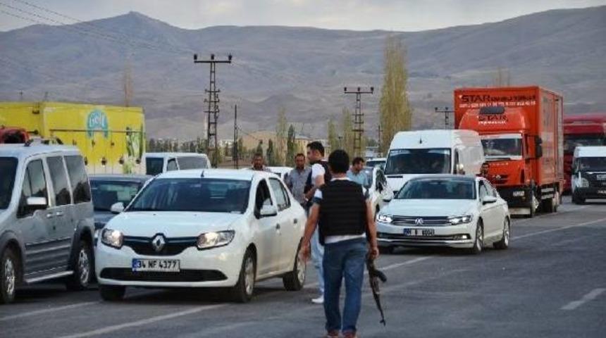 Karayolunu Kesen Pkk'lıları Etkisiz Hale Getirmek I&ccedil;in Hava Destekli Operasyon Başlatıldı