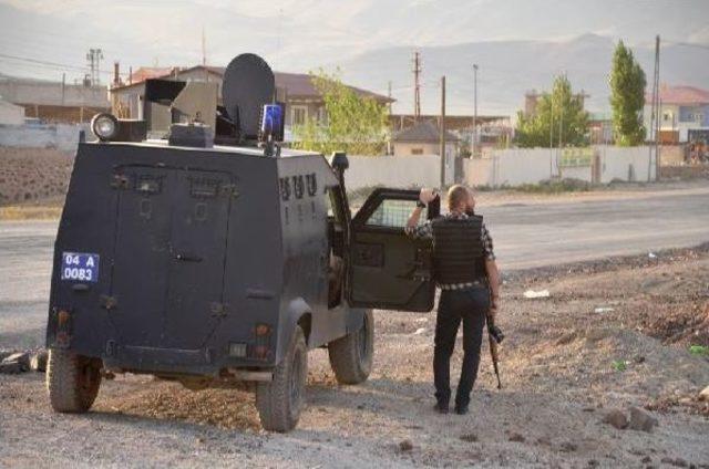 Karayolunu Kesen Pkk'lıları Etkisiz Hale Getirmek Için Hava Destekli Operasyon Başlatıldı