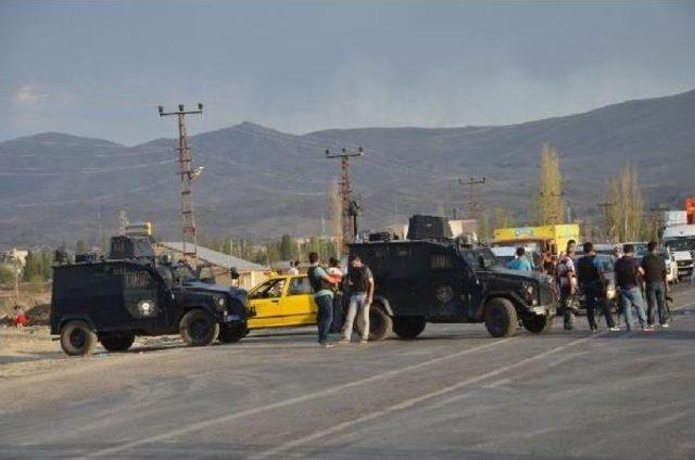 Karayolunu Kesen Pkk'lıları Etkisiz Hale Getirmek Için Hava Destekli Operasyon Başlatıldı