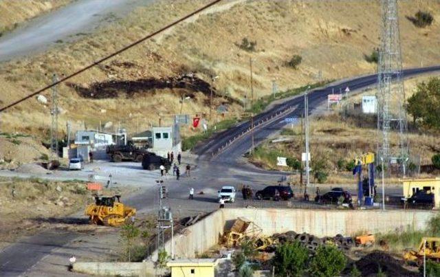 Pkk'lılar Polis Noktasına Roketatarla Saldırdı (2)