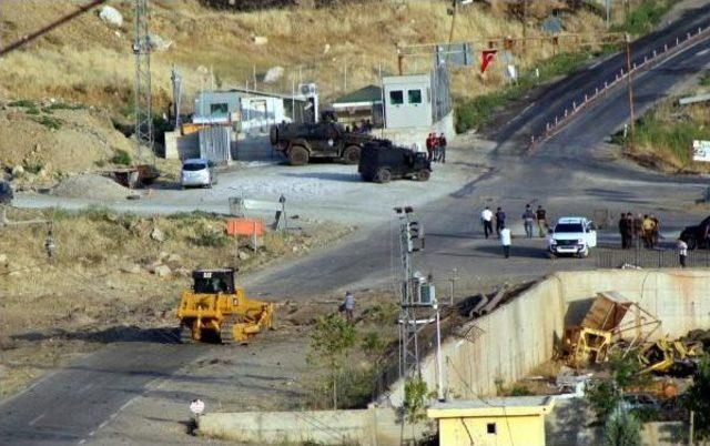 Pkk'lılar Polis Noktasına Roketatarla Saldırdı (2)