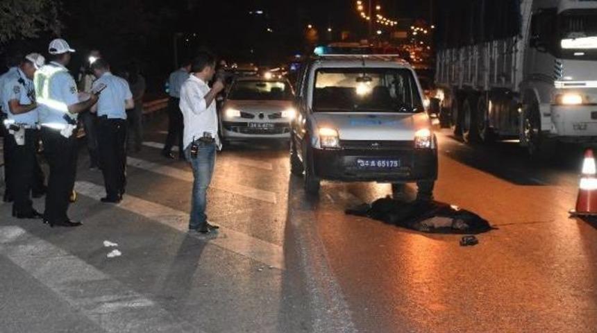 Bayrampaşa'da Otomobilin &Ccedil;arptığı Yaya &Ouml;ld&uuml;