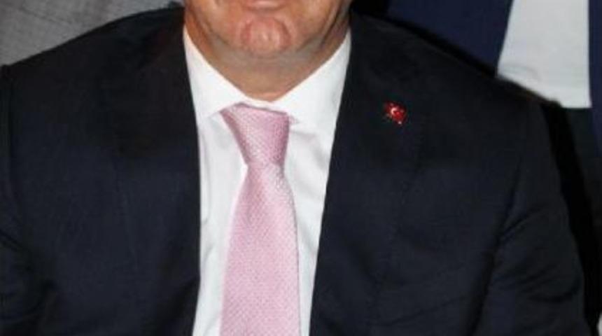 Ekonomi Bakanı Zeybek&ccedil;i, Şehit Akt&uuml;rk&rsquo;&Uuml;n Ailesini Ziyaret Etti