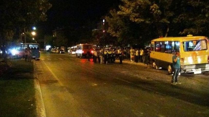 Tekirdağ&rsquo;da Yolcu Alımı Sırasında 2 Minib&uuml;s &Ccedil;arpıştı: 6 Yaralı