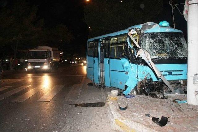 Tekirdağ’da Yolcu Alımı Sırasında 2 Minibüs Çarpıştı: 6 Yaralı