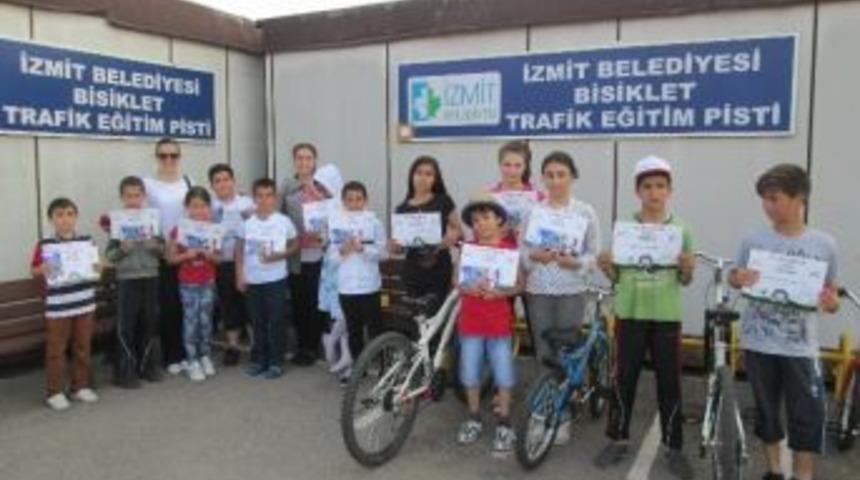 İzmit Belediyesi Haftanın 6 G&uuml;n&uuml; Bisiklet Eğitimi Veriyor