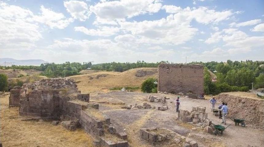Ahlat&rsquo;ta Ulu Cami Kazı &Ccedil;alışmaları Başladı