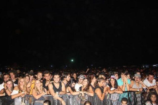 Zeytinli Rock Festivali 2015 Başladı