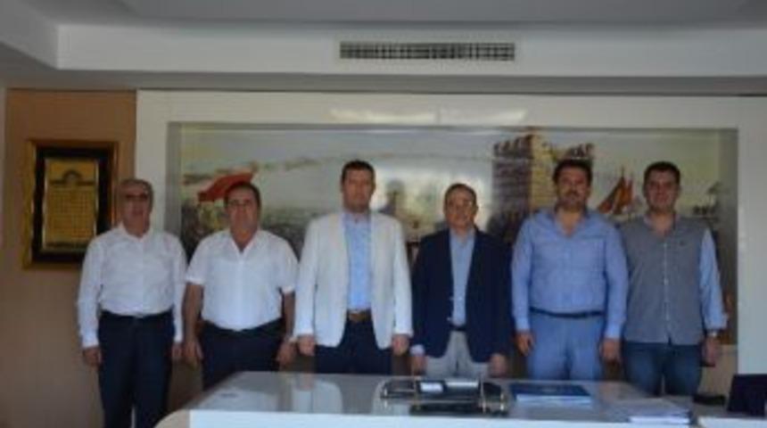 M&uuml;siad İzmir Heyeti Milletvekili S&uuml;rekli&rsquo;yi Ziyaret Etti