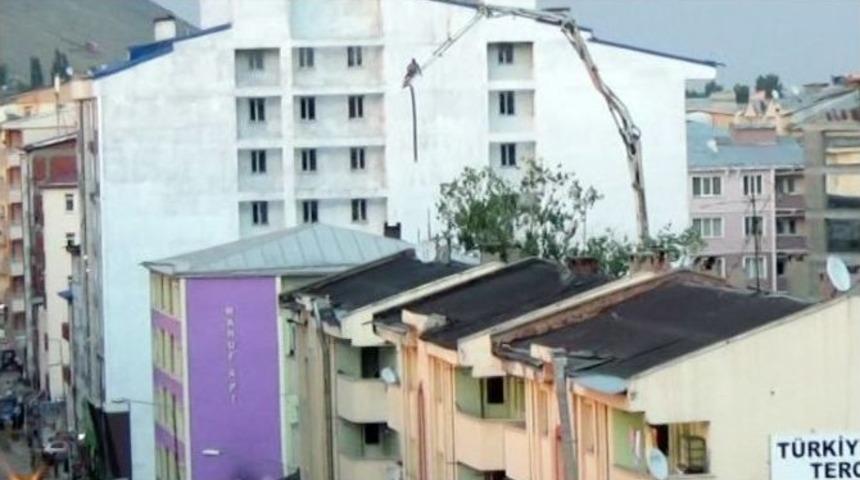 (&ouml;zel Haber) Kars&rsquo;ta İnşaat İş&ccedil;isi &Ouml;l&uuml;me Davetiye &Ccedil;ıkardı