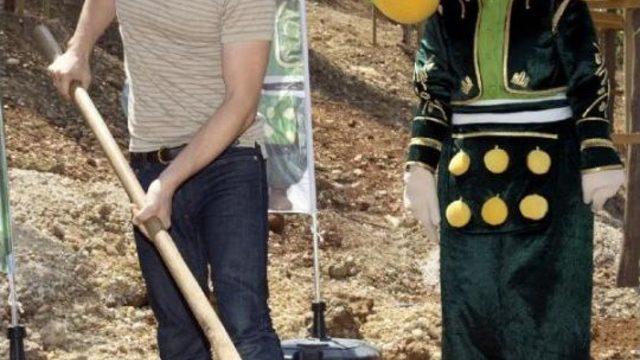 Lord Of The Rings’ Frodo Plants The 15,000Th Sapling Within Turkish Expo Event