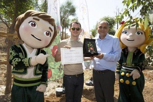 Lord Of The Rings’ Frodo Plants The 15,000Th Sappling Within Turkish Expo Event