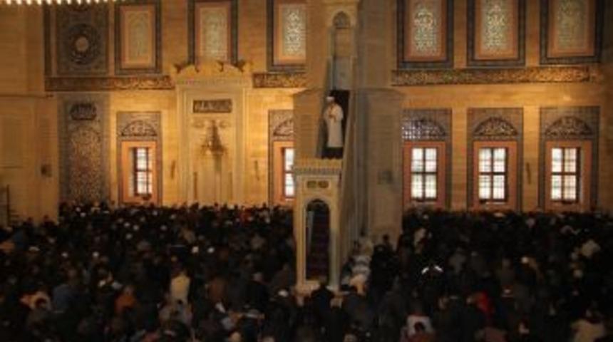 Cuma Hutbesinde Teröre Karşı Milli Birlik Çağrısı