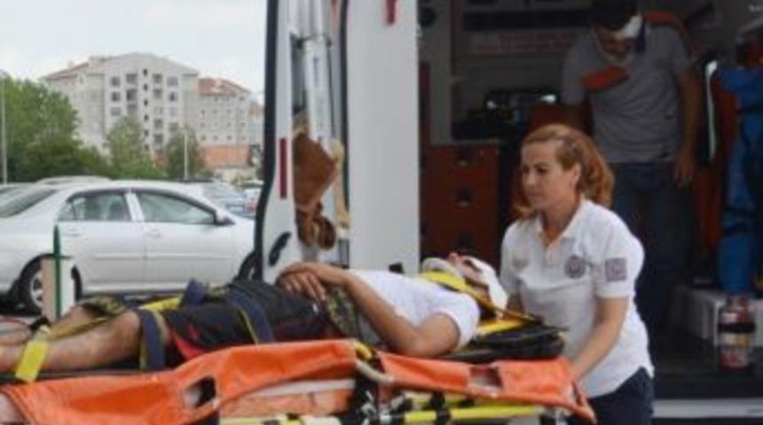 Motosiklet Yayaya &Ccedil;arptı: 2 Yaralı