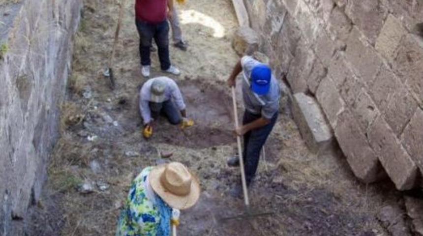 Eski Ahlat Şehrinde 5 Yıl Sonra Tekrar Kazı Çalışması