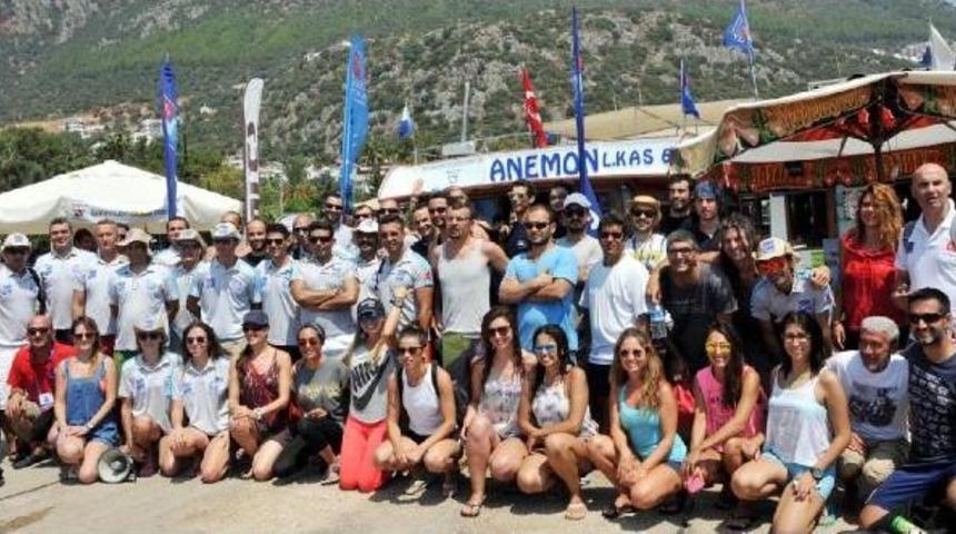 Dalgı&ccedil;lar Kaş'ta Yarıştı