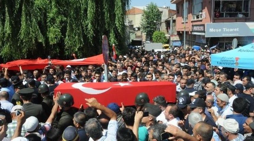 Şehit &Ouml;mer Er&uuml;st&uuml;n Son Yolculuğuna Uğurlandı